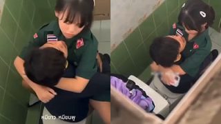 คลืปหลุด นักเรียนไทย เย็ดกันในห้องน้ำ โดนแอบถ่าย ขย่มกันเพลินเลย ฟิลนี้เด็ดมาก